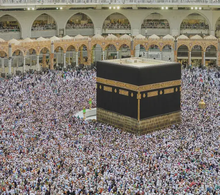 Ka'bah di tengah lautan jamaah